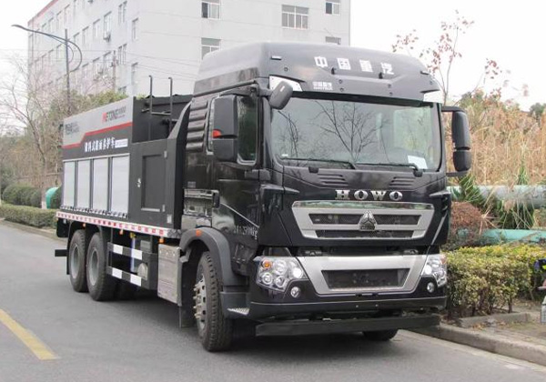 路面養(yǎng)護(hù)車(chē)